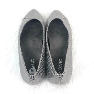 Vionic Shoes | Vionic Silver Size 8 Snakeskin Pointy Toe Flats | Poshmark